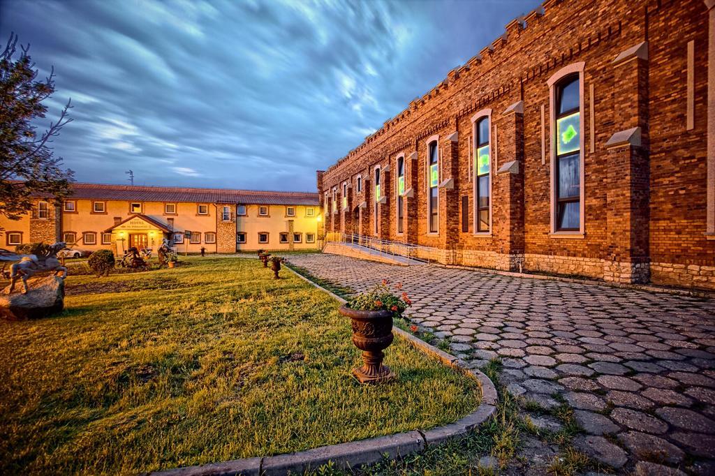 Hotel Na Podzamczu Tarnowskie Góry Exterior foto